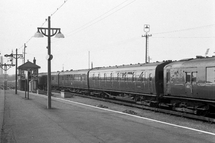 2 HAL Three EMUs at Hove Station, Aug 1964 14219471027_b641c69345_o.jpg