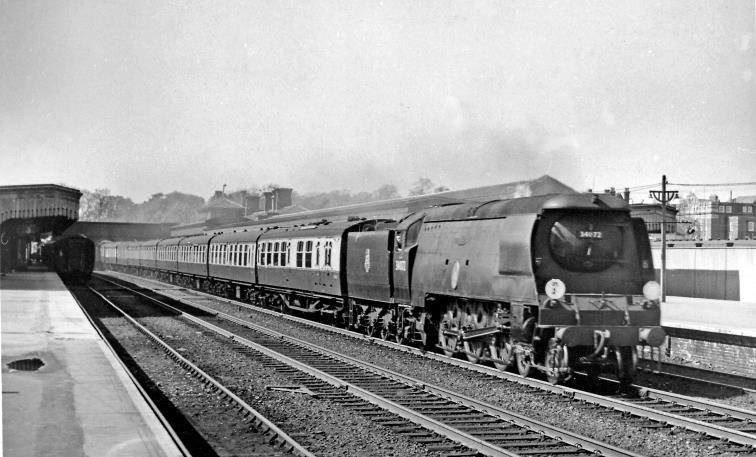 Down Continental Boat express passing Ashford
20th April 1957
The express is headed by Bulleid 'Battle of Britain' Light Pacific no.34072 '257 (Burma) Squadron', built April 1948, withdrawn October 1964 but preserved.
© Ben Brooksbank (CC-by-SA/2.0)

