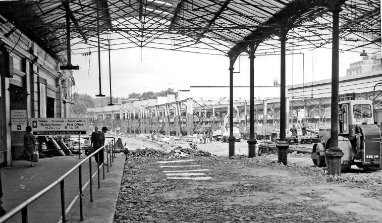 BloodandCustard
Euston Station
Platform 6 
28th August 1963
From the former of Platform 6, considerable rebuilding has occurred on the site of the Main Arrival platforms.
© Ben Brooksbank (CC-by-SA/2.0)
