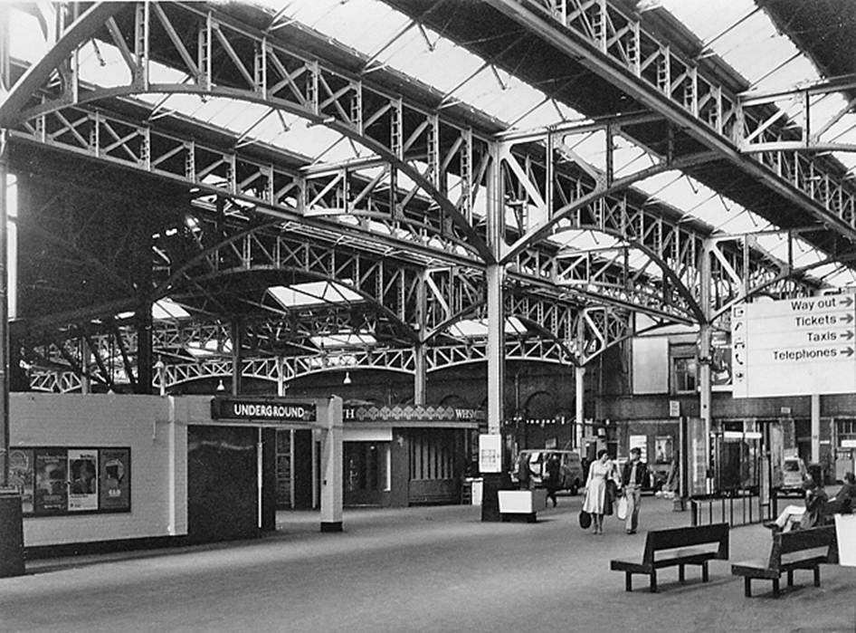 BloodandCustard
Marylebone Station
Concourse
17th June 1978
Concourse towards the platforms, also to the entrance to the Underground (Bakerloo Line) station. Marylebone had been the London terminus of the Great Central main line from Sheffield, Nottingham and Leicester, also suburban services from High Wycombe, Aylesbury and the Metroland suburbs. 
When this photograph was taken, it was one of the quietist London termini, as revealed by the lack of people to be seen.
 Ben Brooksbank (CC-by-SA/2.0)
