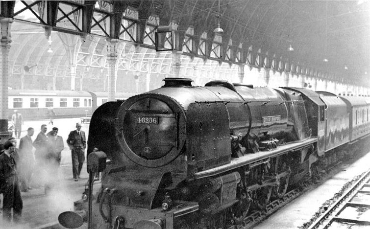 BloodandCustard
Paddington Station
1948 Locomotive Exchanges
LMS Pacific at Paddington on an express from Plymouth
11th May 1948
Stanier 'Coronation' 8P no.46236 'City of Bradford' has some admirers - but with no dynamometer car as this was a 'dummy run'.
  Ben Brooksbank (CC-by-SA/2.0)