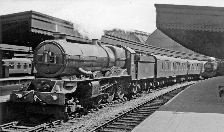 BloodandCustard
Paddington Station
Wolverhampton Express ready to leave Paddington
3rd May 1960
From Platforms 2/3 towards the buffer-stops. About to depart from Platform 4 the 1.10pm to Birmingham (Snow Hill) and Wolverhampton (Low Level) will run by the direct route via Bicester, headed by no.6011 'King James I' (built April 1928, withdrawn December 1962).
 Ben Brooksbank (CC-by-SA/2.0)
