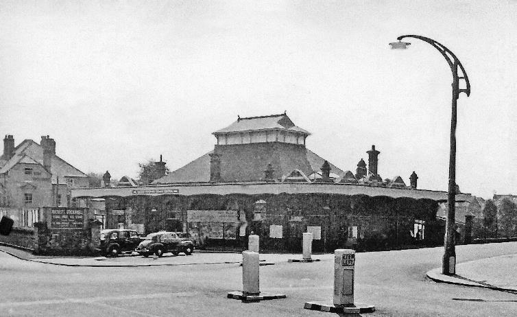 Bexhill Central Station
Junction of Sea Road and Station Road on 30th August 1962.
Ben Brooksbank (CC-by-SA/2.0)