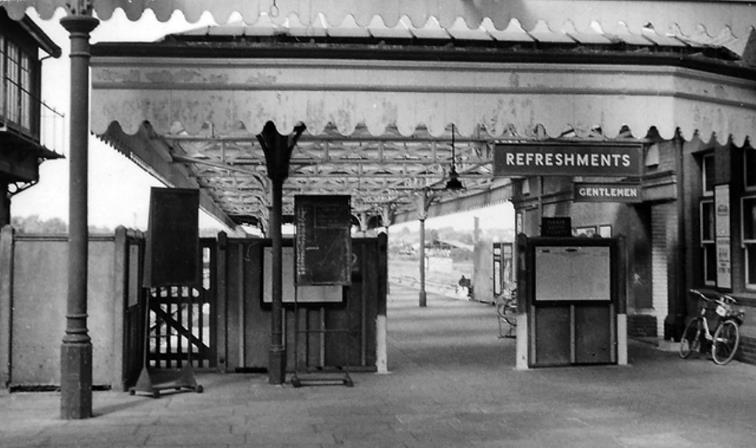 Bishop's Waltham
19th April 1963 view north-east, towards buffer-stops; terminus of branch from Botley. Branch closed to passengers 2nd January 1933 and goods 30th April 1962. 
© Ben Brooksbank (CC-by-SA/2.0)
