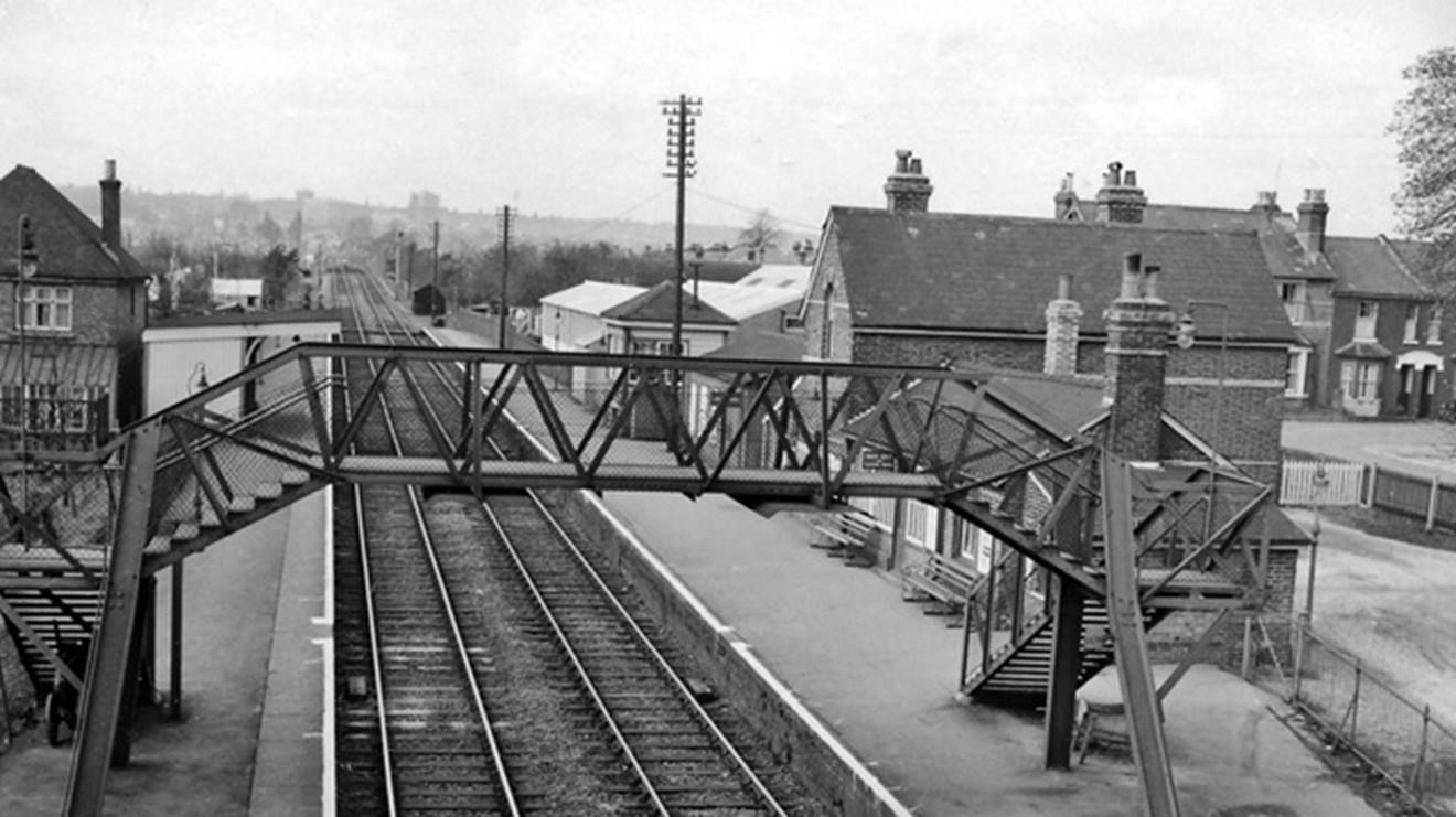 Bramley & Wonersh
View towards Guildford on 11th June 1961. The line closed on 14th June 1965.
© Ben Brooksbank (Geograph/CC-by-SA)
