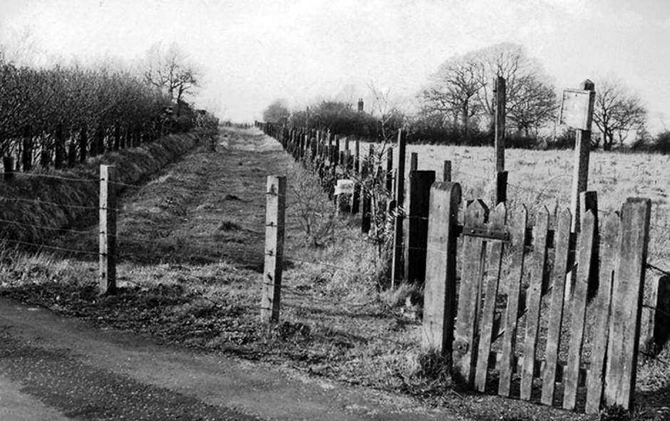 Blean & Tyler Hill Halt
View towards Whitstable Harbour on the Canterbury West - Whitstable Harbour branch (16th April 1963). Passenger service ceased and Halt closed 1st January 1931, line closed completely 1st March 1953.
Ben Brooksbank (CC-by-SA/2.0)