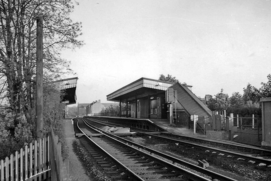 Barnes Bridge
Looking towards Waterloo 7th May 1961.
  Ben Brooksbank (Geograph/CC-by-SA)