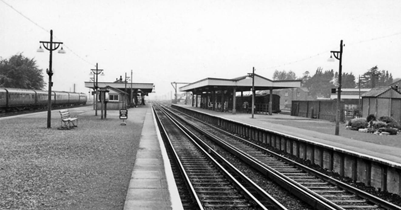 Barnham
Looking towards Havant 2nd July 1961.
The line to Bognor Regis curves away round to the left.
© Ben Brooksbank (Geograph/CC-by-SA)
