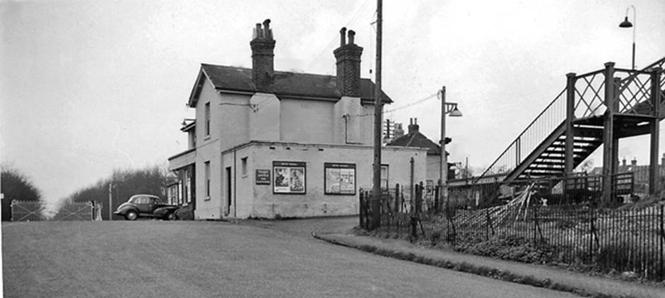 Bekesbourne Station
View towards Canterbury East, Faversham, Chatham and London.
( London, Chatham & Dover main line).
  Ben Brooksbank (CC-by-SA/2.0)