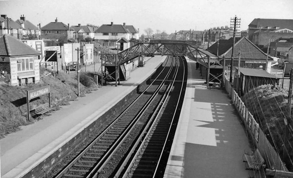 Bexleyheath
View towards Dartford on 3rd March 1961.
  Ben Brooksbank (Geograph/CC-by-SA)