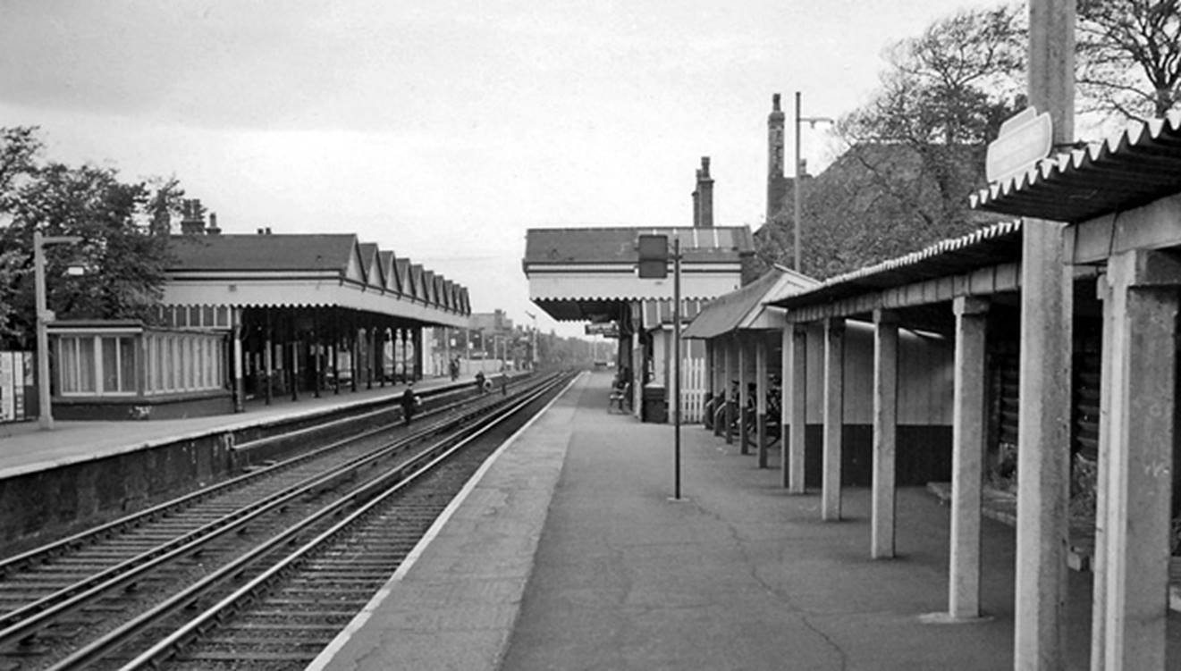 Boxhill & Westhumble
Looking towards Dorking North - 11th June 1961.
The station was called 'Boxhill & Burford Bridge' until 15th September 1958.
© Ben Brooksbank (Geograph/CC-by-SA)
