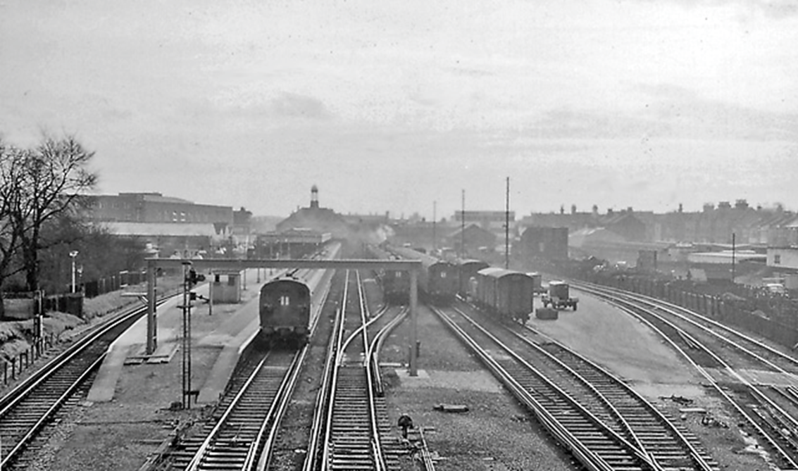 Bromley North
View towards the ‘stops’ on 2nd March 1961. Goods yard closed on 20th May 1968.
© Ben Brooksbank (Geograph/CC-by-SA)
