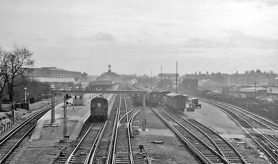 Bromley North
View towards the  stops  on 2nd March 1961. Goods yard closed on 20th May 1968.
  Ben Brooksbank (Geograph/CC-by-SA)