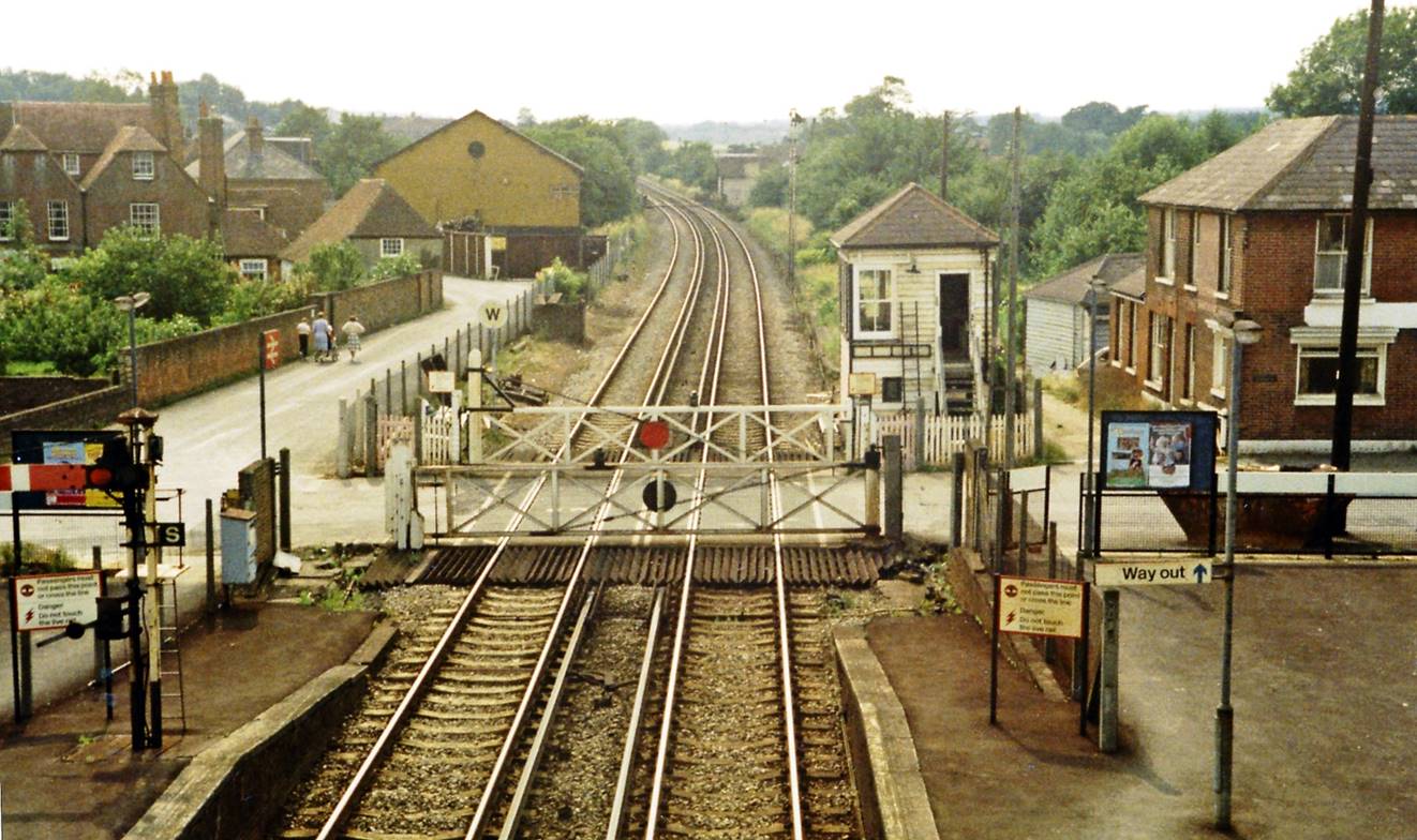 Chartham
Sunday, 22nd July 1984.
View towards Ashford: ex-SER (later SE&CR) Ashford - Canterbury - Ramsgate line.
(Electrified in 1961).
 Ben Brooksbank (CC-by-SA/2.0)
