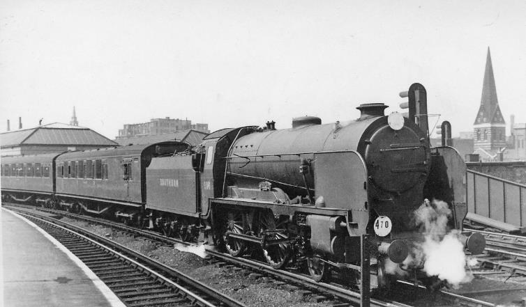 Charing Cross - Margate express at Waterloo (East)
20th April 1948
Just after Nationalisation, SR Maunsell class V 'Schools' no.916 'Whitgift' (built May 1933, withdrawn 29th December 1962) is still in Southern livery; it is working the 1.15pm Charing Cross - Dover - Ramsgate - Margate (next stop Tonbridge).
  Ben Brooksbank (CC-by-SA/2.0)