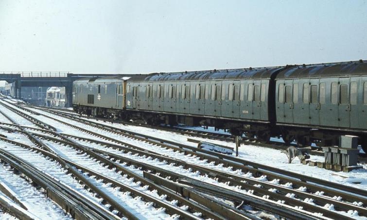 2 EPB 5732 + 73 @ Strood.jpg