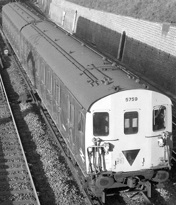 www.BloodandCustard.com

Conduit detail on 2 EPB 5759 (3)
24th February 1974
© DAVE SMITH
