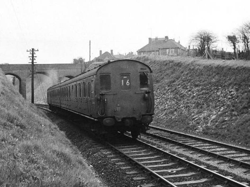 2H 1102 climbing from Alton 25th April 1964 copyright BloodandCustard web.jpg