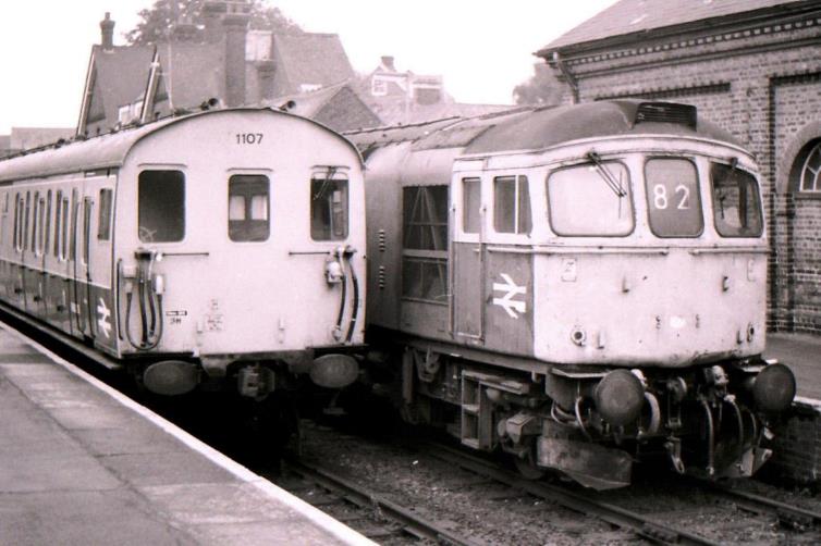 3H 1107 Uckfield 1971 copyright BloodandCustard web.jpg