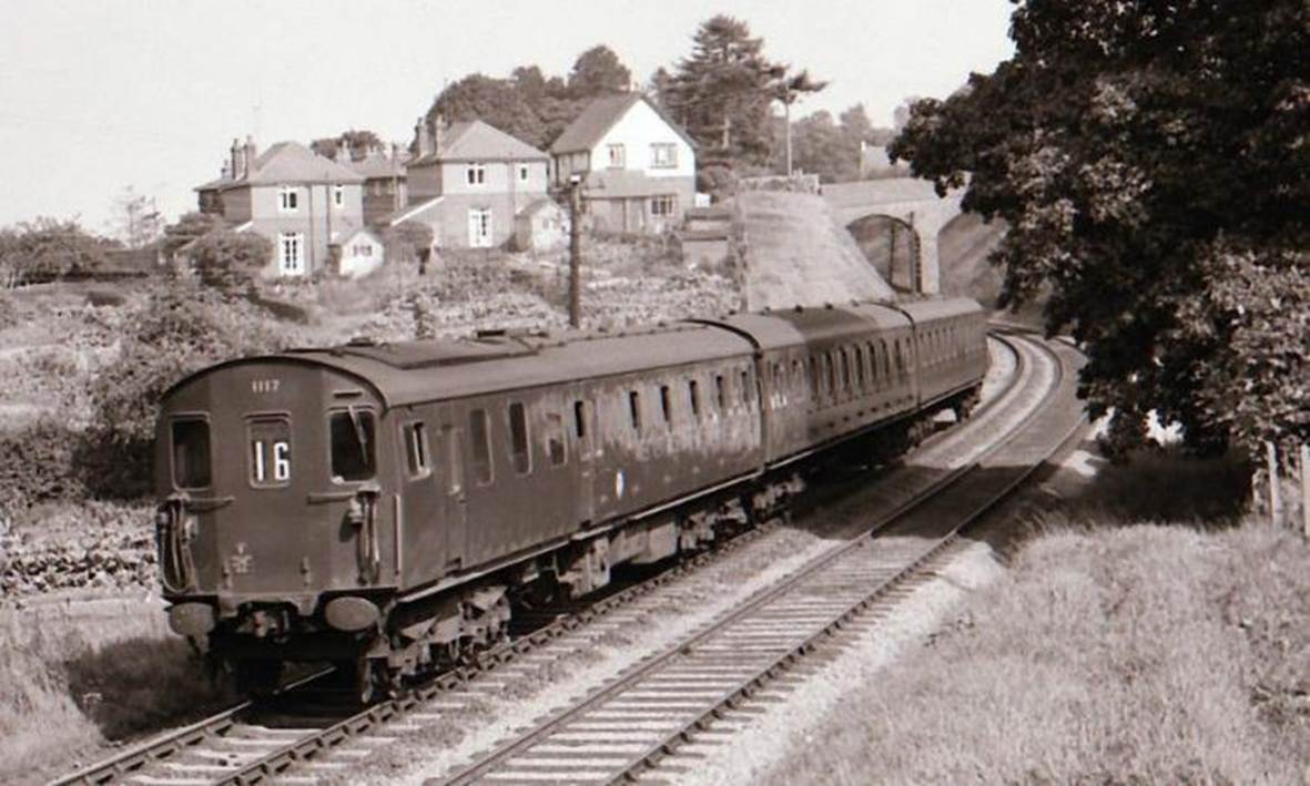 3H 1117 13.45 to Southampton from Alton September 1960 copyright BloodandCustard closeup.jpg