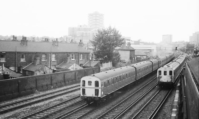 3D 1310 leaves East Croydon Up ECS 8 June 1972 Copyright BloodandCustard.JPG