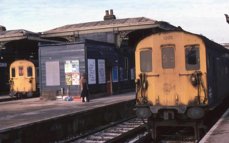 3R ‘Tadpole’ units nos.1202 and 1205 at Guildford on Saturday, 6th January 1979. 
At this point in time neither unit carried an inverted black triangle (denoting there was no brake van at the other end of the unit).
© John Atkinson
