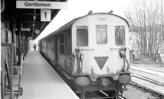 1203 Redhill 28Mar73 Scan-150111-0002.jpg
Unit no.1203 awaits departure from Redhill’s 
platform 1 on Wednesday, 28th March 1973
© Dave Smith
