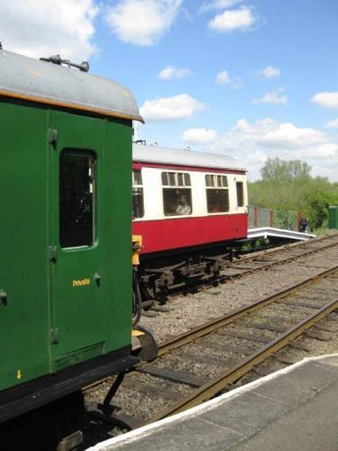 Hastings 6L Motor Coach 60016 is the only surviving vehicle to be used in a 3R unit (albeit briefly during January 1976); now running in preserved Hastings unit no.1001.
 Colin Watts
