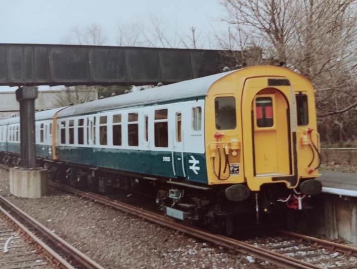www.BloodandCustard.com
Spare MSO 61035 with 4 BEP 2307 at Twickenham during their return from rebuilding at Swindon (April 1984) awaiting space at Strawberry Hill depot for refitment and testing of shoegear.
  Motorman Blakeman

  Motorman Blakeman
