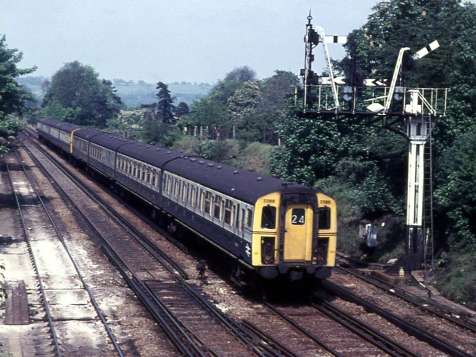 https://www.bloodandcustard.com/BR-4VEP.html
With unit 7788 leading the way to Littlehampton (thence a reversal to Bognor Regis), a pair of 4 VEP units is signalled to Redhill platform 3 on Sunday, 23rd May 1976.
© Tony Watson