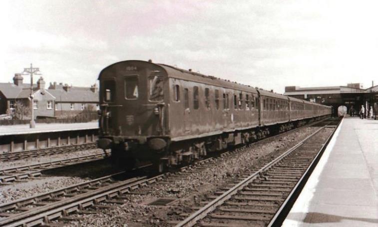 6S 1004 Tonbridge Up Fast on Dover to Charing Cross train Aug 1959 copyright BloodandCustard.JPG