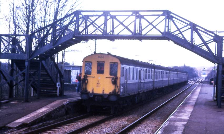 6S unit no.1005 passes through Godstone 
on a diverted Up service (17th March 1979).
 Tony Watson 
