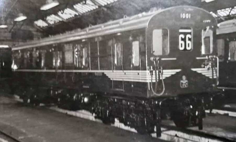 Class 203 (6B) No 1036 at Tonbridge as 5-car.JPG