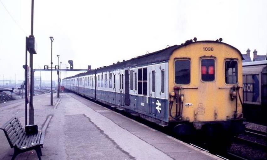 6B 1036 leaving Tonbridge.JPG