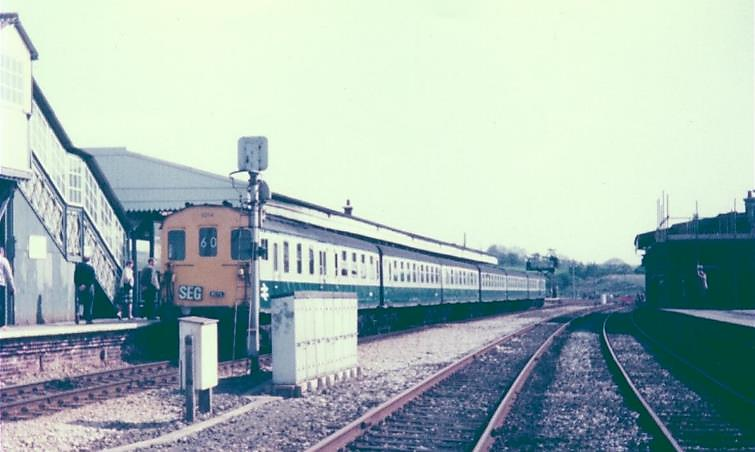 https://www.bloodandcustard.com/BR-6S-6L-6B-Hastings.html
Photo stop unit 1014 at Yeovil Junction
© Colin Duff
