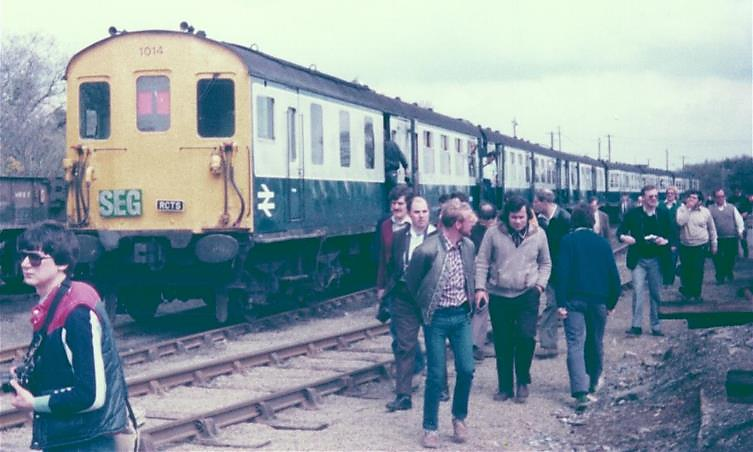 https://www.bloodandcustard.com/BR-6S-6L-6B-Hastings.html
Enthusiasts disembark unit 1014 at Meldon Quarry
© Colin Duff