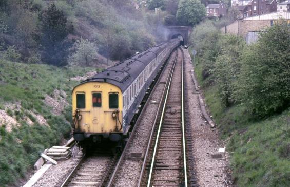 https://www.bloodandcustard.com/BR-6S-6L-6B-Hastings.html
With unit no.1018 at the front, no.1013 is about to take the recently-singled track through Somerhill Tunnel.
“Unit was subsequently reinstated after 5-weeks from 23rd June 1986 right through to 18th April 1988; this became necessary because of a shortage of 3-car diesel units on the Oxted lines”.
Colin Price ©