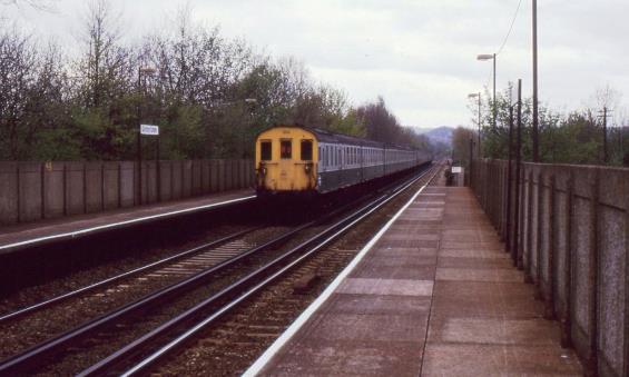 https://www.bloodandcustard.com/BR-6S-6L-6B-Hastings.html
Unit no.1013 at Dunton Green (11.45 Charing Cross – Hastings).
“Time was now pressing for the ride down to Hildenborough station and photograph the 11.43 Hastings – Charing Cross!”
John Atkinson ©