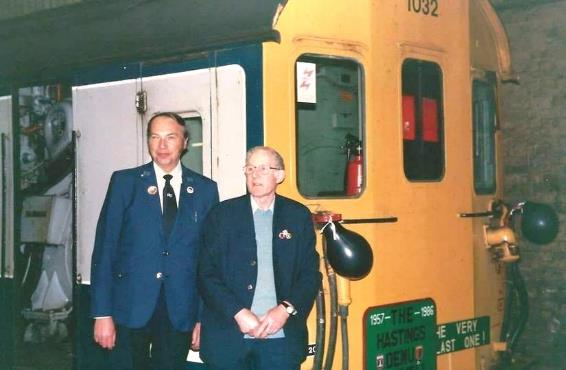 https://www.bloodandcustard.com/BR-6S-6L-6B-Hastings.html
With its red blinds promptly displayed, Guard Jim Taylor (left) and Driver John Baker (right) stand for photographs alongside ex.6B unit no.1032 at the ‘stops’ in Charing Cross platform 6.
© Mike Pannell