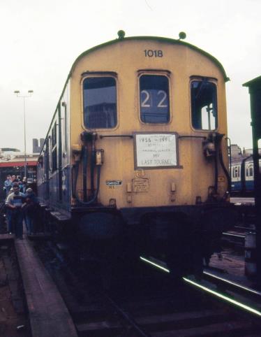 https://www.bloodandcustard.com/BR-6S-6L-6B-Hastings.html
With Driver Macmillians' assistance, enthusiasts were permitted to photo-graph unit no. 1018 with its stick-on headboard awaiting 19.45 departure from Charing Cross (no.1013 at the rear).
“Travelled to Wadhurst on the 19.45 from Charing Cross, passing the ‘Hastings DEMU Farewell’ tour as it headed north between Polhill tunnel & Dunton Green”.
Colin Price ©