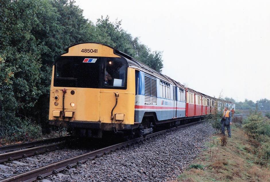 www.BloodandCustard.com Isle of Wight standard stock.
A further stop was made on the Up Byfleet curve
again for the checking for hot boxes (etc).
© Alan P / IoWSR
