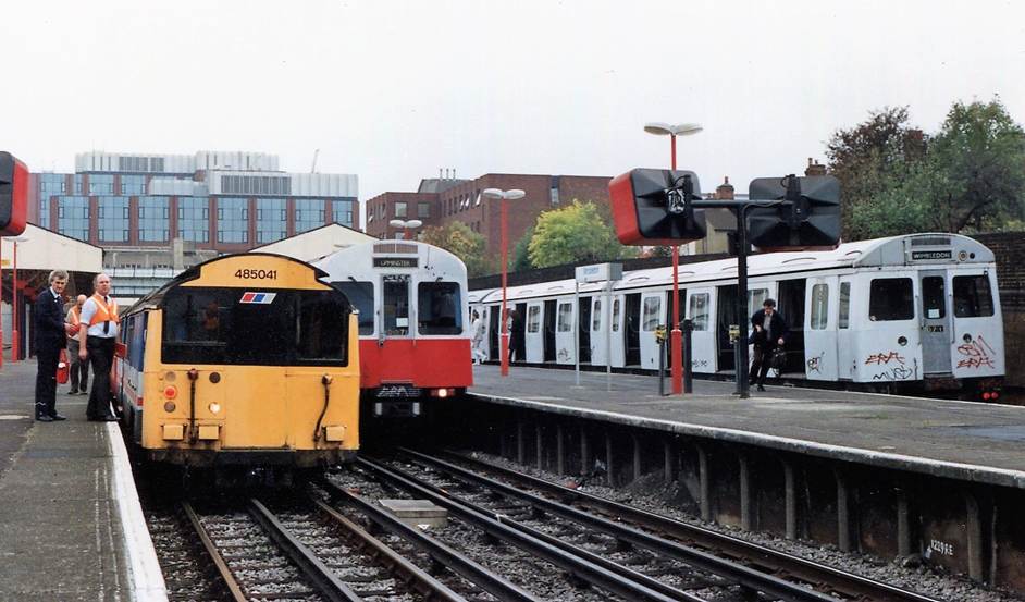 www.BloodandCustard.com Isle of Wight standard stock.
In platform 3 at Wimbledon prior to dropping on to Wimbledon Park Depot.
© Alan P / IoWSR