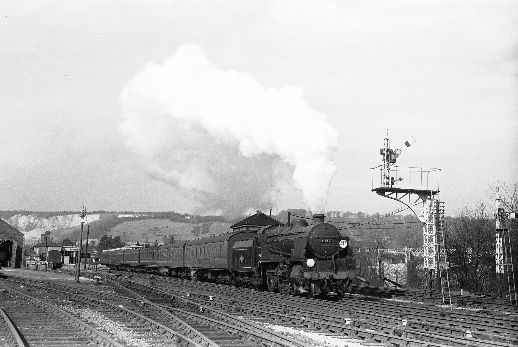 BloodandCustard BR(S) Mk1 Non-corridor Stock Southern Region Southern Suburban
U1-class locomotive 31896 enters Riddlesdown station hauling set 904 on a London Bridge to Tunbridge Wells West service c.1958. Just visible is the rebuilt 48 LSWR composite S4727S (third coach in this Crimson Lake liveried set); this coach was removed from the set 15th September 1958 and replaced by two Bullied CK coaches.
Irwell Press (Mike King collection)
