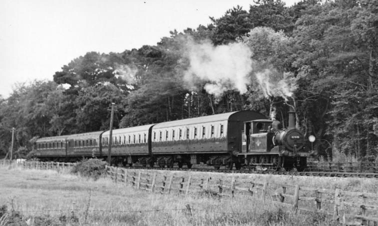 BloodandCustard BR(S) Mk1 Non-corridor Stock Southern Region Southern Suburban
A1X no.32670 heads for South Hayling c.1962 with two Mk1 Seconds in the train.
©Dr. T.Gough (Mike King collection)
