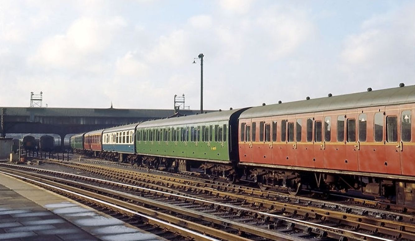 BloodandCustard BR(S) Mk1 Non-corridor Stock Southern Region Southern Suburban
Many of the BR(S) non-corridor coaches (including those used on the Basingstoke semi-fasts) were converted into carflats. Set 153 was photographed at Taunton on Sunday, 16th February 1964 awaiting its onward journey to Swindon Works.
E.W.Crawforth (Mike King collection)
