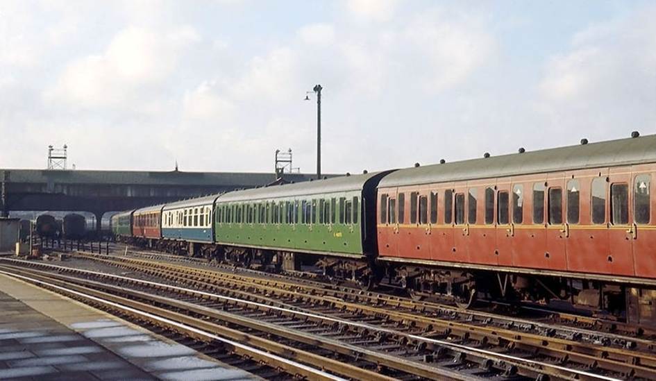 BloodandCustard BR(S) Mk1 Non-corridor Stock Southern Region Southern Suburban
Two ex.WR lined maroon non-corridor Second coaches with what appears to be Loose Bulleid coaches (being hauled by 35014 Nederland Line) on a Waterloo to Southampton stopping service passing through at West Byfleet in September 1964 .
 Derek Penney (Glen Woods collection)

