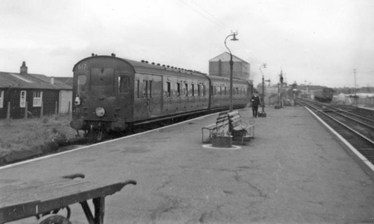 Southern Region
Pull-Push Sets
(Maunsell rebuilds 600-619)
Sporting air-horns, set 617 on a Swanage train at Wareham, Thursday, 15th August 1963. In the background, a spare pull-push sits against the stops in the up siding.
Note both tail lamp & headcode disc, a not uncommon practice on branch lines.
The push-pull train for Swanage, headed by an LSWR M7 0-4-4T, was the object of my trip from Weymouth, where we were on holiday [John Sutton]. 
 John Sutton (CC-by-SA/2.0)
