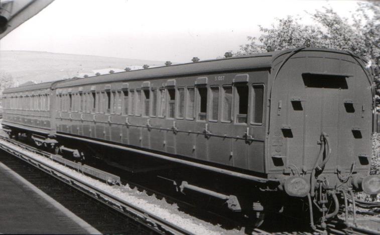 Ex.SE&CR 10-compartment trailer S1057 at Lewes in May 1952
© Glen Woods collection /Bluebell Railway Museum
