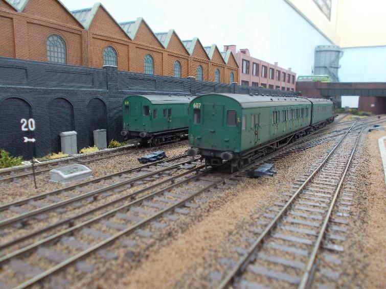 Southern Region
Pull-Push Sets
(Maunsell rebuilds 600-619)
Hornby pull-push sets 619 & 610 on Ewhurst Green model railway; both weathered by TMC the latter renumbered to set 607 which met it end at Eastbourne in 1962.
© Colin Watts
