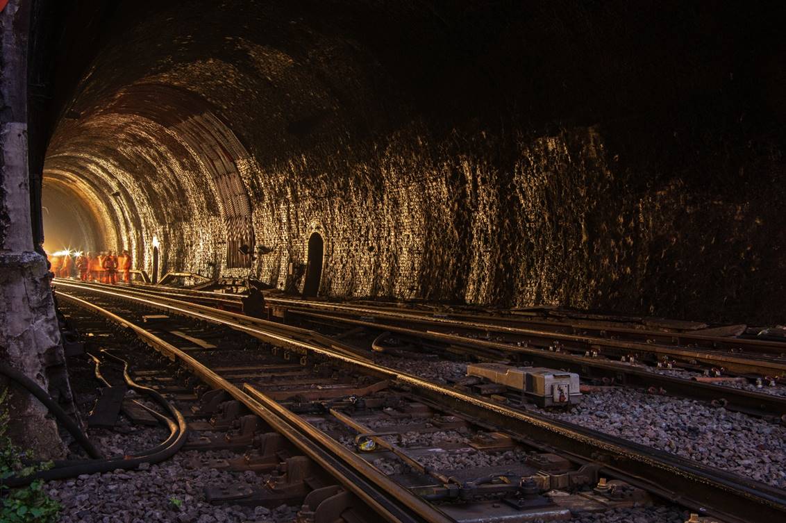 www.BloodandCustard.com

Looking into the tunnel from just outside the south-end portal 
(Up Crystal Palace line  note the trailing switch tips just visible)
 Adrian Backshall
